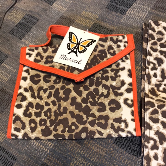 2 matching travel bags. Never used. - Picture 4 of 9